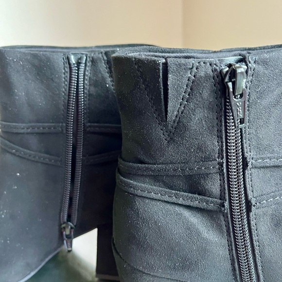 Ring Hardware Chunky Heel Boots - Picture 8 of 9